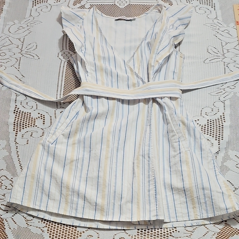 JustFab White and Blue Ruffled Sheath Dress - Picture 3 of 9